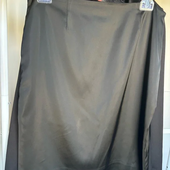 Elegant Black Double-Breasted Women's Blazer - Picture 4 of 8